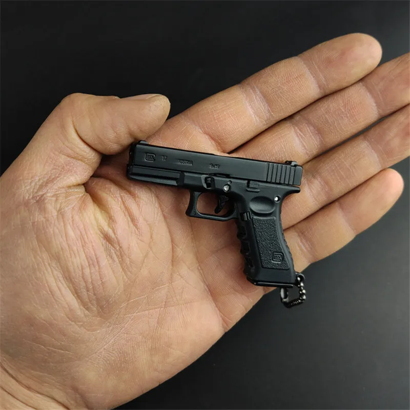 1:3 G17 Portachiavi con pistola in metallo Pistola giocattolo in miniatura Collezione di pistole in lega Giocattoli Ciondolo regalo