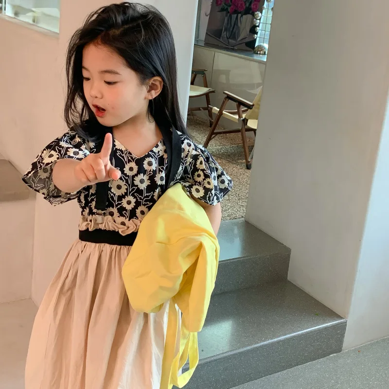 

Girl Clothes Suit South Korean Girls Summer Short-sleeved Suit New Girls Floral Top Suspenders Skirt Fashion Two-piece Set