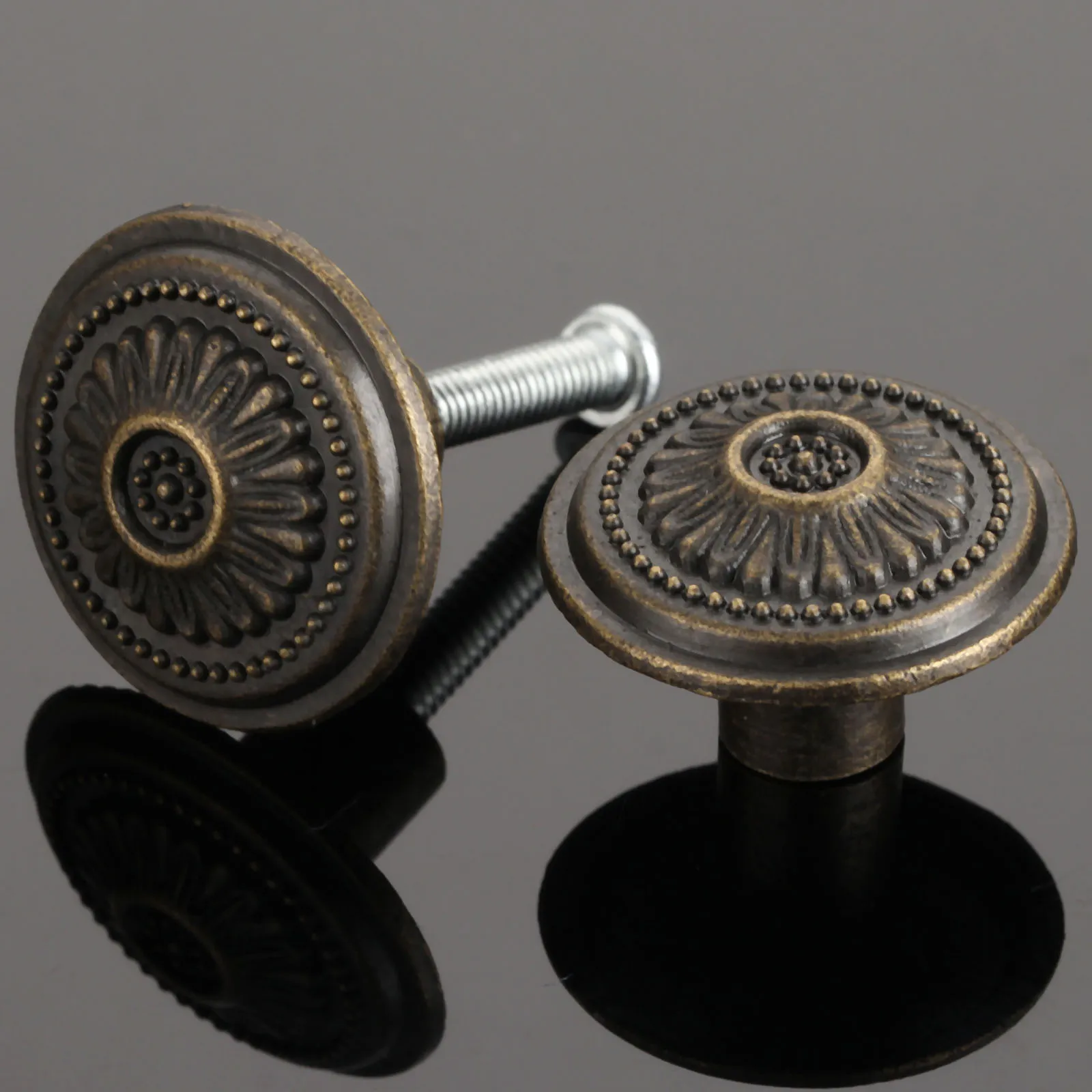 Vintage Kitchen Cabinet Drawer Single Hole Round Knobs Antique Bronze Ring Pulls Knob Handle for Furniture Cupboard Dresser Door