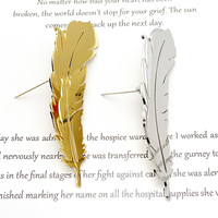 Classics Originality Stainless Steel Feather Brooches Golden Metal Smooth Surface Shine Pins Fashion Unisex Clothes Accessories