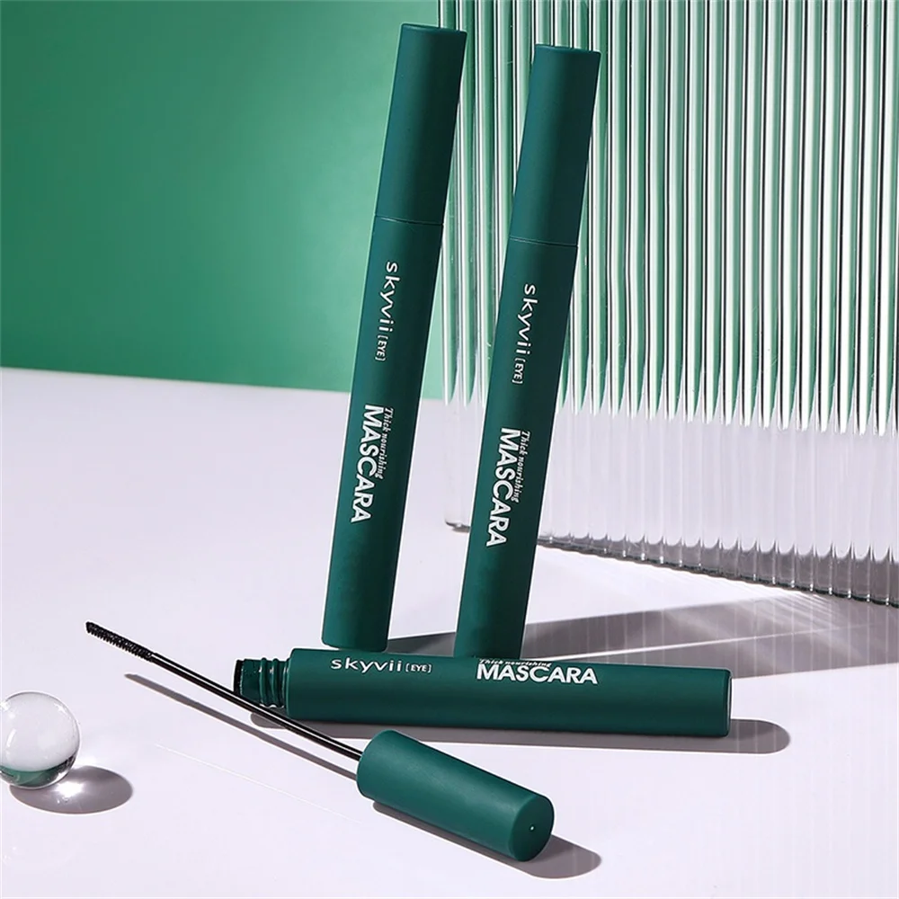 This mascara with a small brush head is waterproof and long-lasting, and can significantly extend the length of eyelashes.