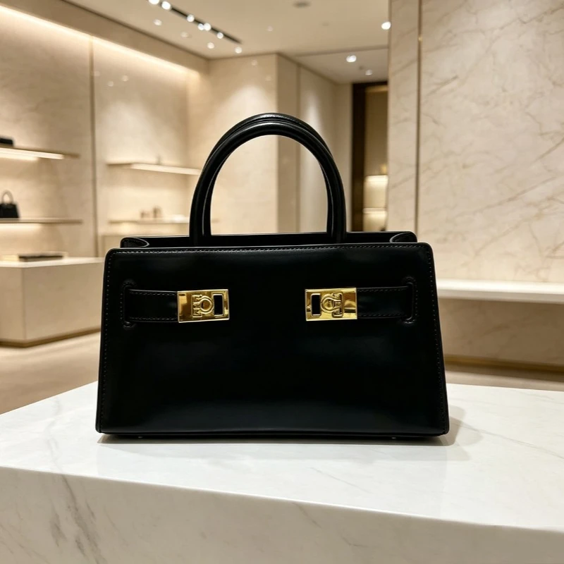 Women's Messenger Bag Made Of Premium Leather, Spacious With Multiple Pockets, Chic Design For Professional Or Casual