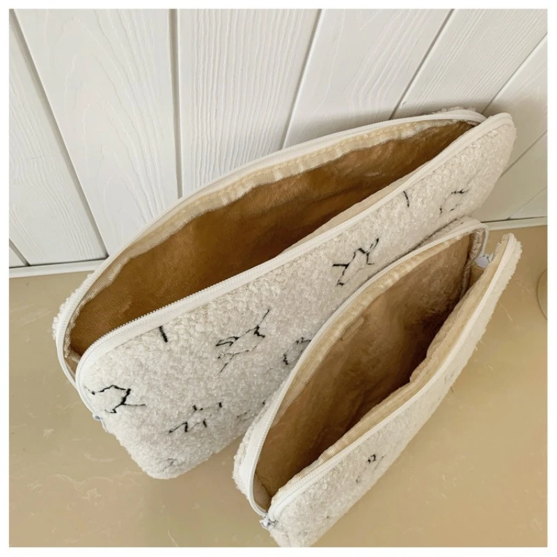 Capa de Tablet Bordada em Pelúcia, Estojo Protetor Macio para iPad Pro/Air de 11 a 13 Polegadas, Bolsa de Laptop Fofa para MacBook de 13 a 14 Polegadas