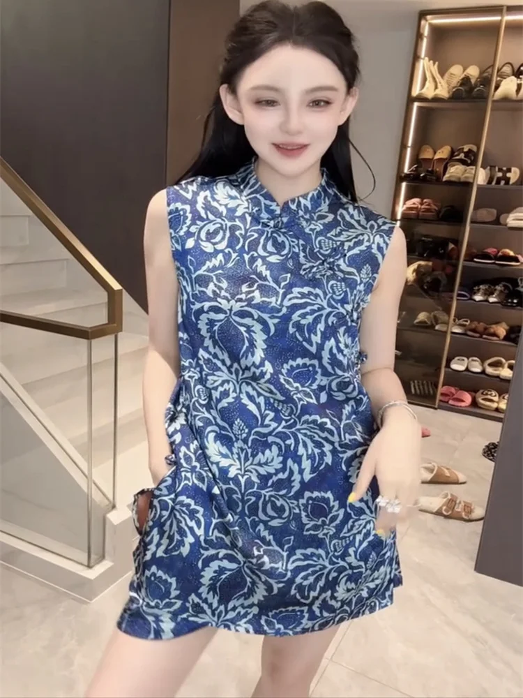 NOVEDAD DE VERANO 20225, estilo chino, nuevo estilo chino para mujer, estampado azul, Top sin mangas con botones, pantalones cortos informales, conjunto de 2 piezas