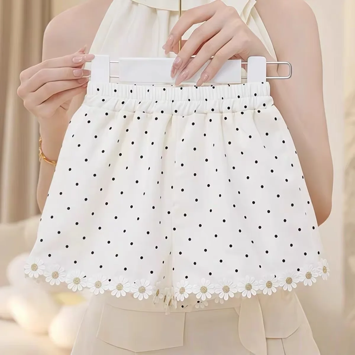 

Girls Summer Set 2026 New Children's Polka Dot Hollow Out Collar Top Shorts 2 Piece Kids Fashion Outfit