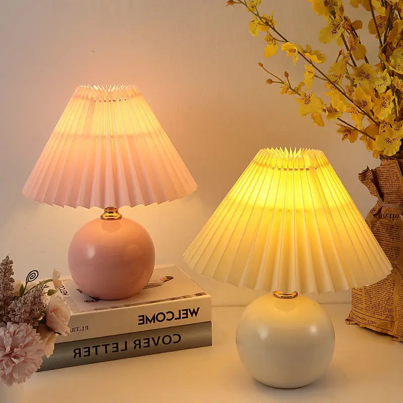 

Nordic ins style bedroom bedside lamp, net red light, girl warmth, high-end ceramic pleated table lamp