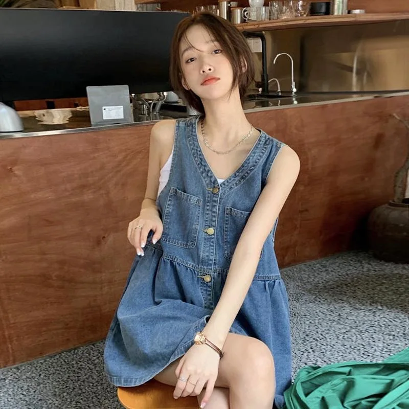 Retro V-neck Sleeveless Denim Dress Women Korean Fashion A-Line Jean Vestidos Female Elegant Baggy Blue Single Breasted Dresses