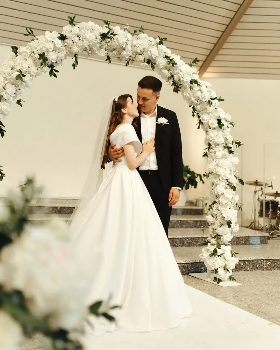 MD Elegant Off Shoulder A-line Wedding Dress Satin Pleat Ball Gown Short Sleeves Corset Bridal Gown Vestido De Noiva Customized