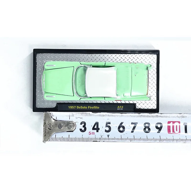 

1:64 Модель автомобиля M2 Имитация модели автомобиля из сплава Коллекция настольных украшений с новой упаковкой