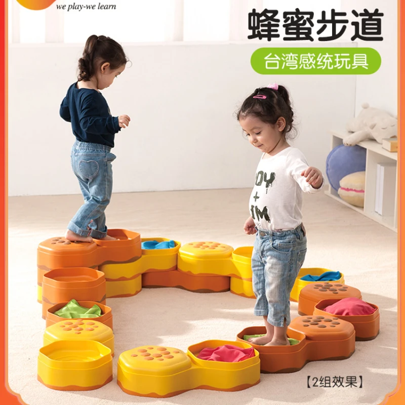 Imported toys, children's sensory balance training equipment, plastic honey