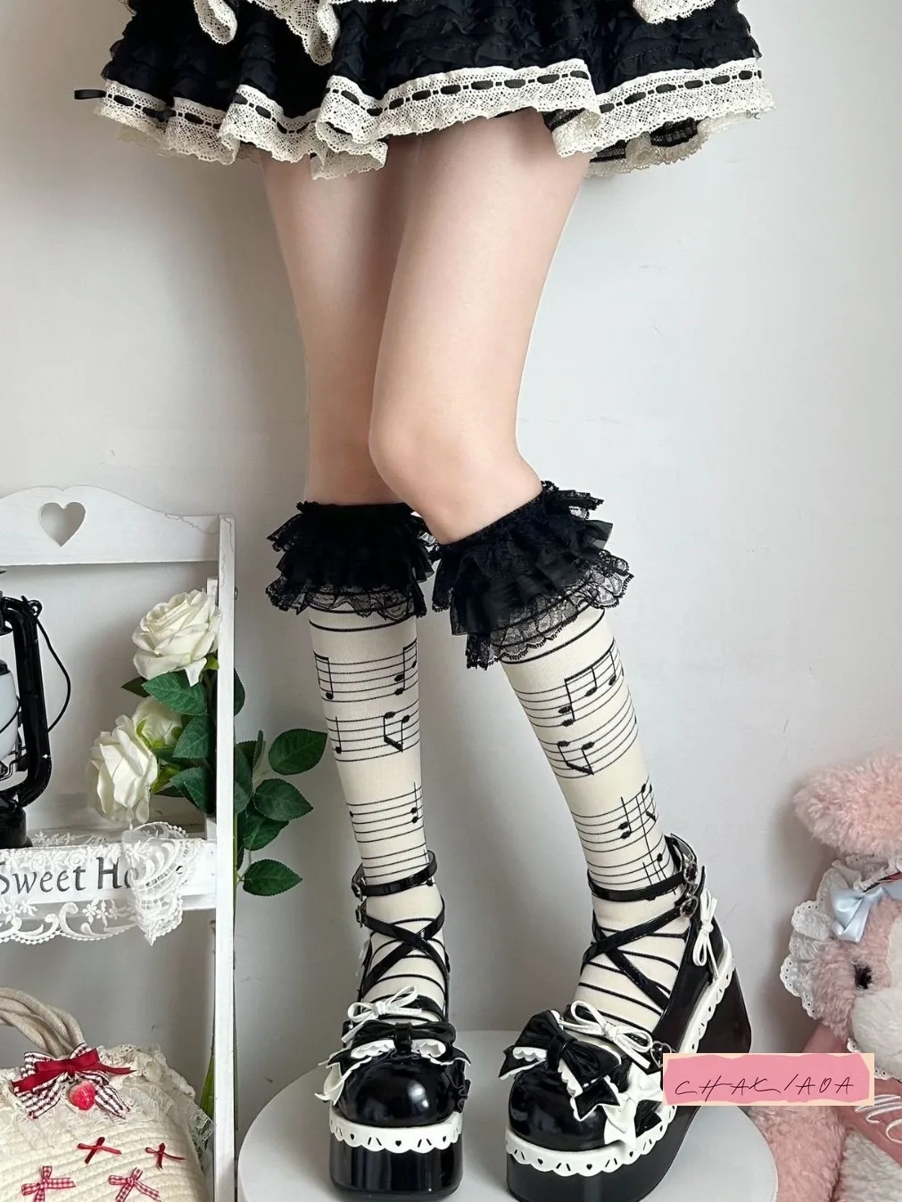 Nicho fresco dulce Retro nota musical encaje calcetines de tubo medio subcultura Y2k milenario Lolita Girlie Jk pantorrilla presión calcetines mujeres