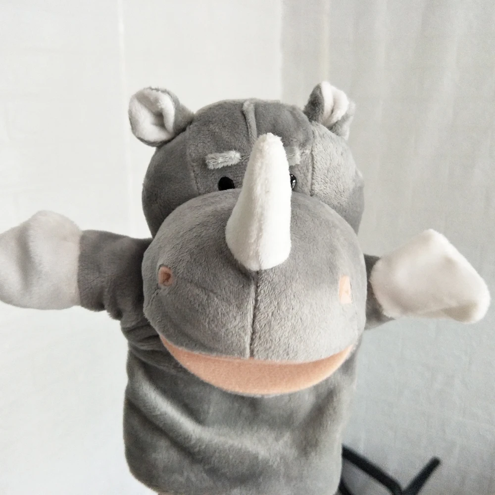 口を開けたサイのハンドパペットの赤ちゃんぬいぐるみ