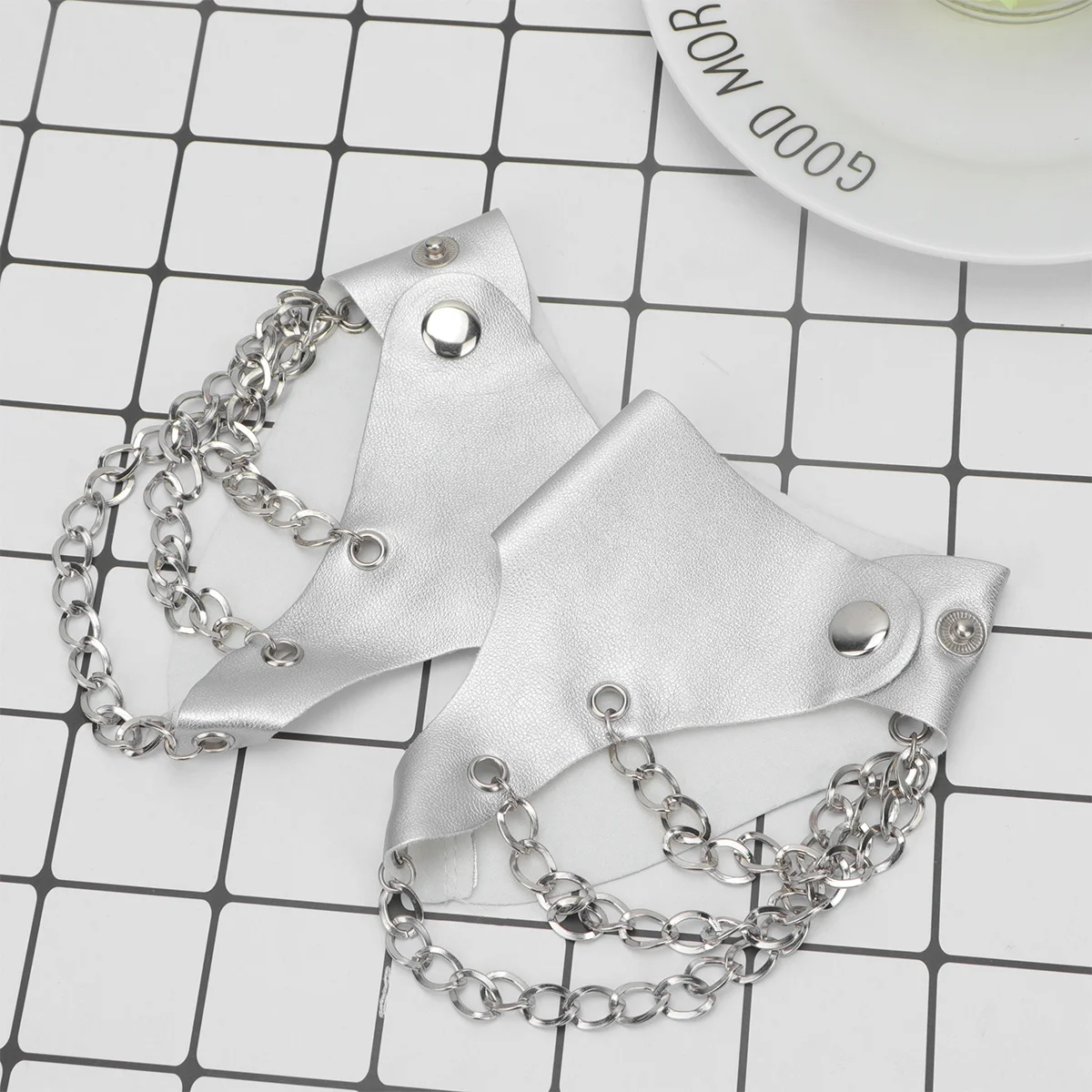 Guanti in PU senza dita con catene di metallo Guanti da performance in discoteca da palcoscenico stile punk premium argento per donna uomo