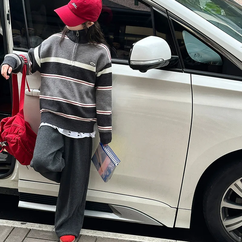 سترة جديدة لخريف 2025 للمراهقات بنصف سحاب سترة أنيقة للأطفال مخططة بياقة مدورة تريكو لعمر 5 6 7 8 9 10 11 12 13 14 Y