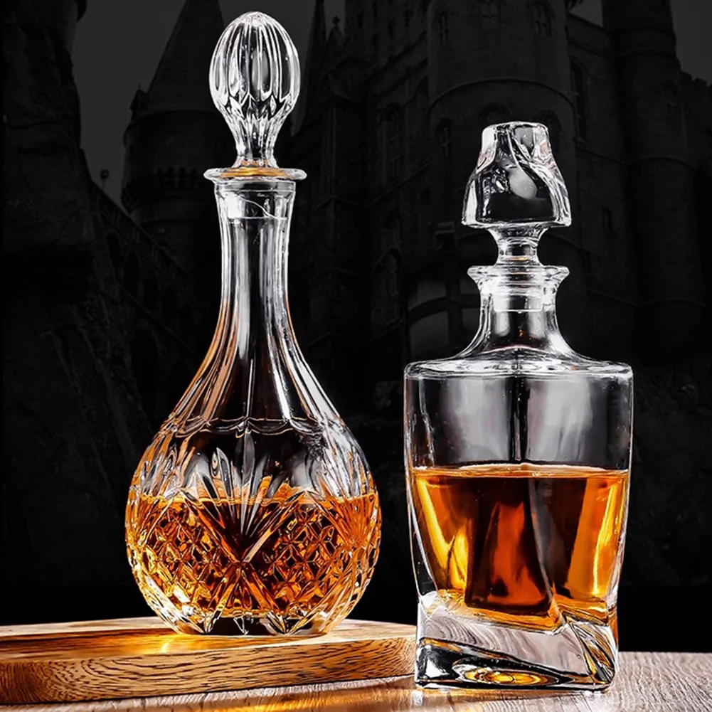 

European Style Liquor Decanter Airtight Stopper Preserves Freshness. Men Study Accessory