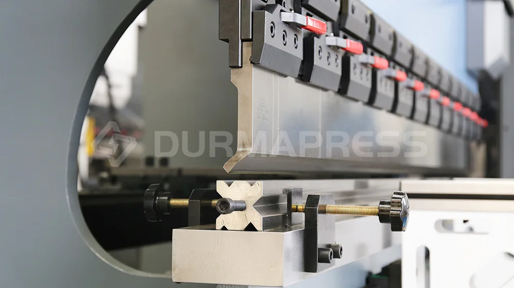 WE67Y DA63T 4 Axis 40ton 2500 Eco-friendly Fast Clamps Press Brake Semi Auto Press Brake Press Brake with Cnc Backgauge Crowning
