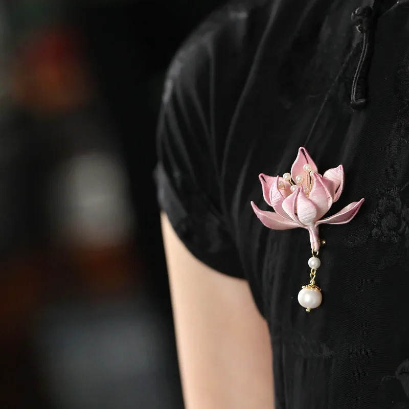 Elegant Wrapped Flower Brooch Autumn Winter Coat Chinese Cheongsam Pin Clasp High End Fashion Exquisite Handmade Very Nice Gift