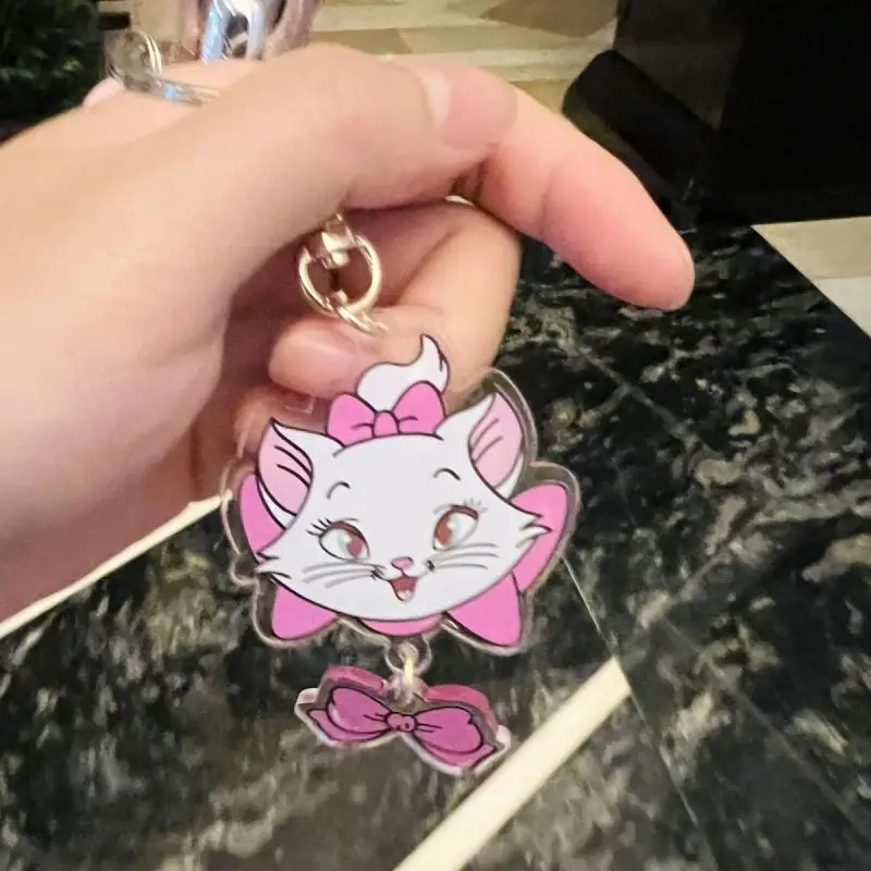 Disney Marie Cat portachiavi acrilico Kawaii Anime Cartoon Design creativo arco in Pvc portachiavi ciondolo zaino decorazione ragazza regali