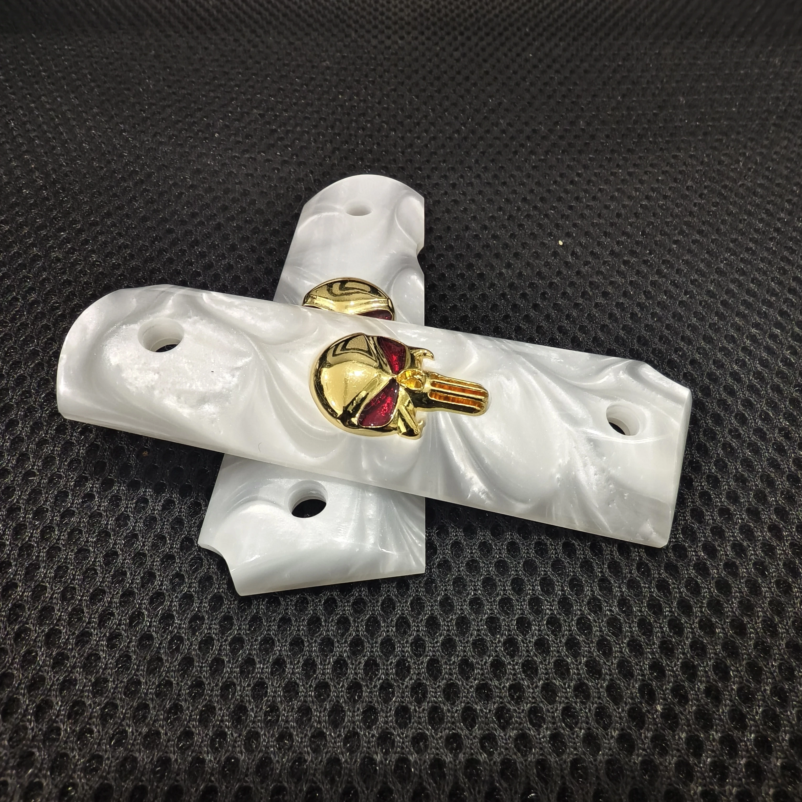 1911 グリップ フルサイズ、ホワイトパールゴールドスカルレッドアイ、コルト、キンバー、スプリングフィールド、レミントン、ロックアイランド、ガバメントコマンダーに適合