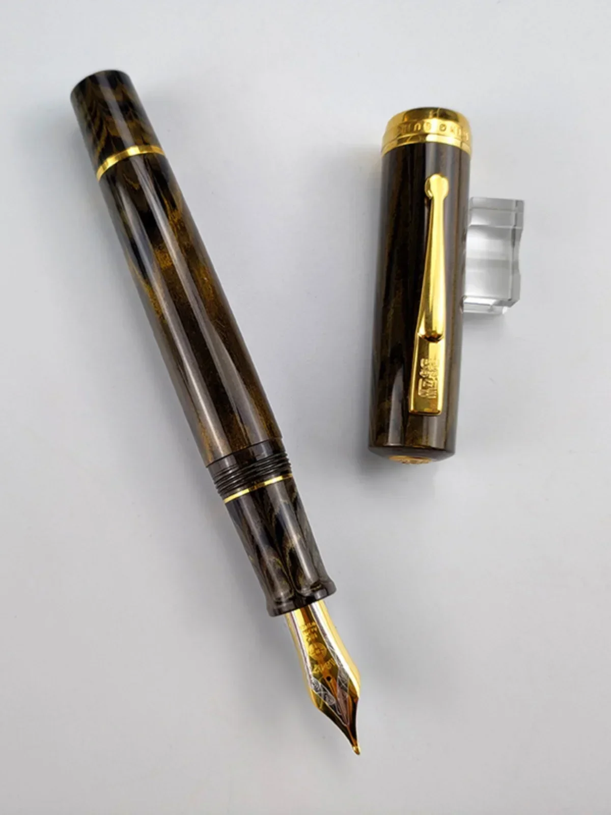 Hot Yongsheng 600 Gold Clip Junfeng 18k Gold Pen 40 Daming Tip German Cumberland Hard Rubber Piston Ink Absorbing Long Knife