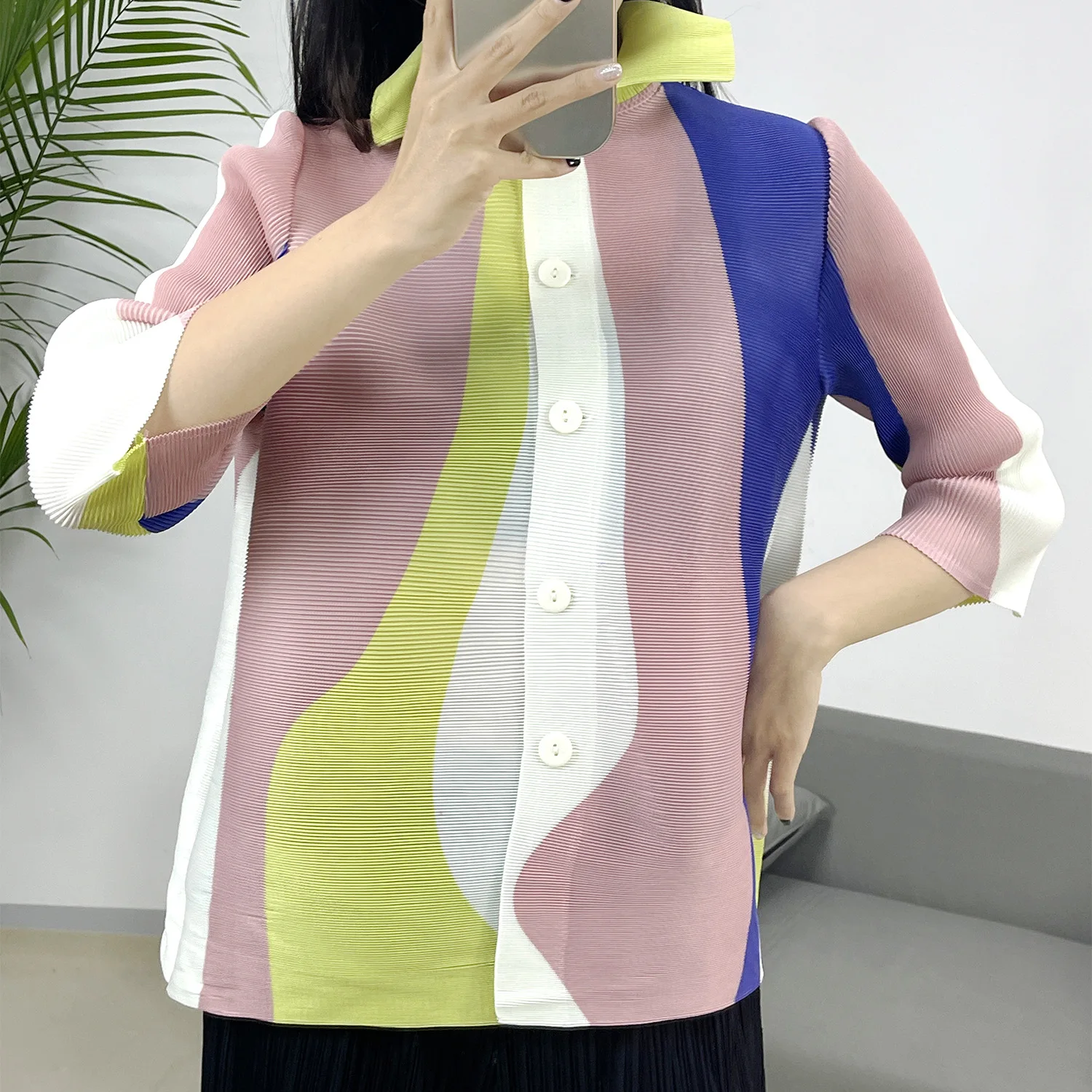 

2024 Spring New Pleated Casual Miyake Printed Three Quarter Sleeve Shirt Top Women's Stretch Loose Versatile Pleated Clothes