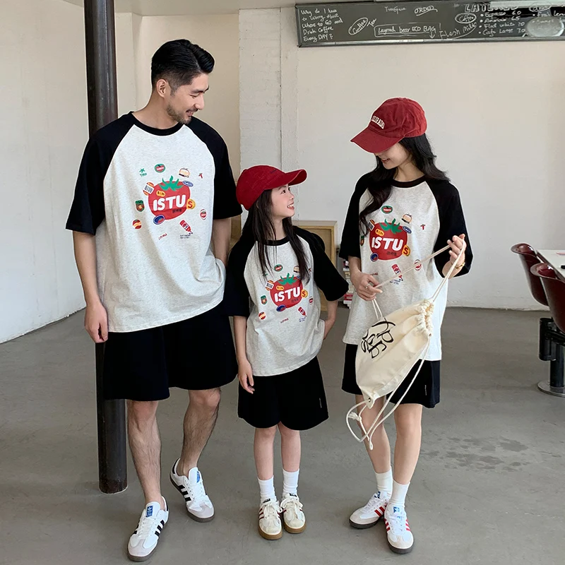 

2026 New Summer Family Matching Clothes Set Cotton T-shirt And Shorts Clothing Suit Parents Child Look Outfits Vocation Costume
