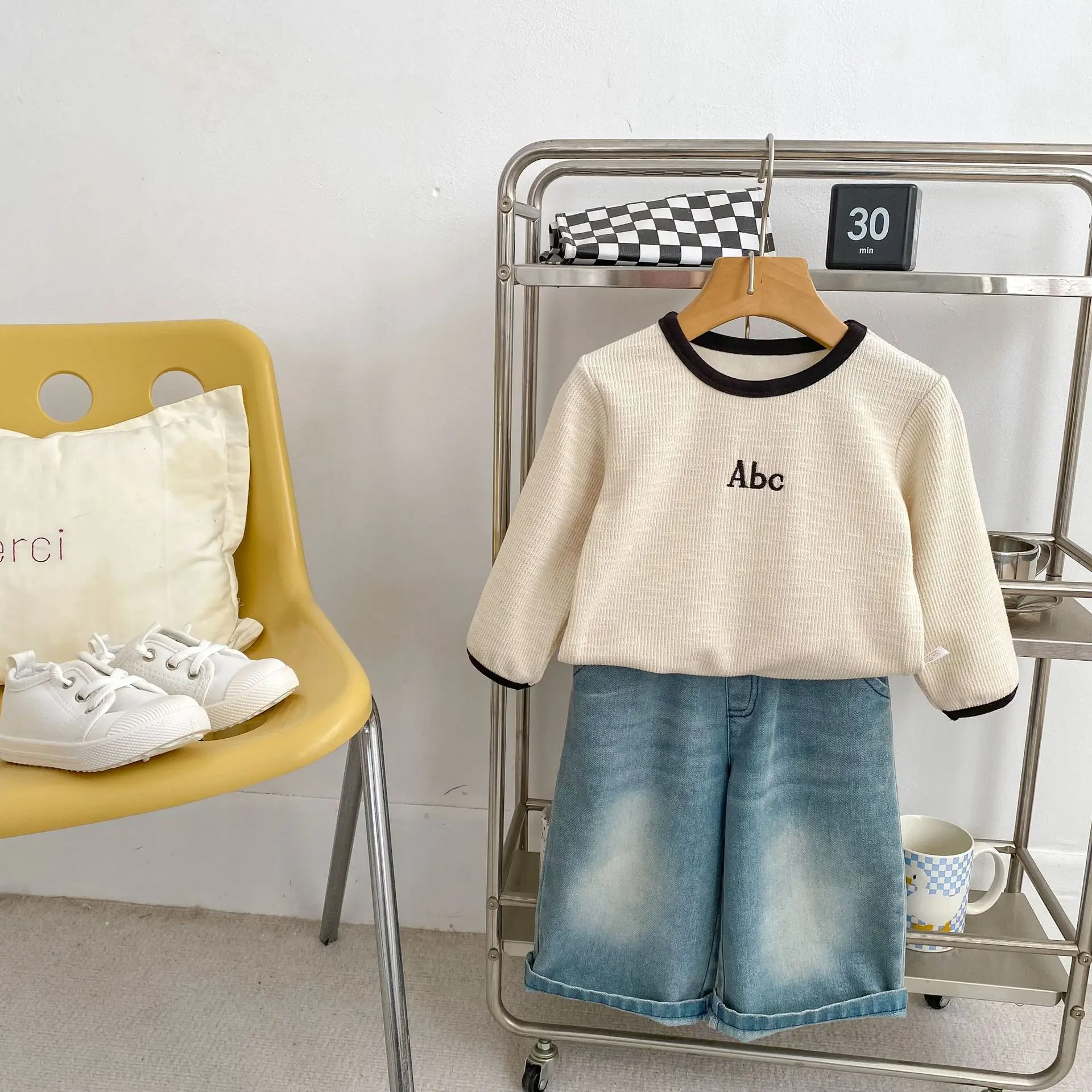 

2026 Spring New Children Long Sleeve T Shirts Girls Letter Embroidery Bottoming Shirts Toddler Boys Cotton Tops Kids Clothes