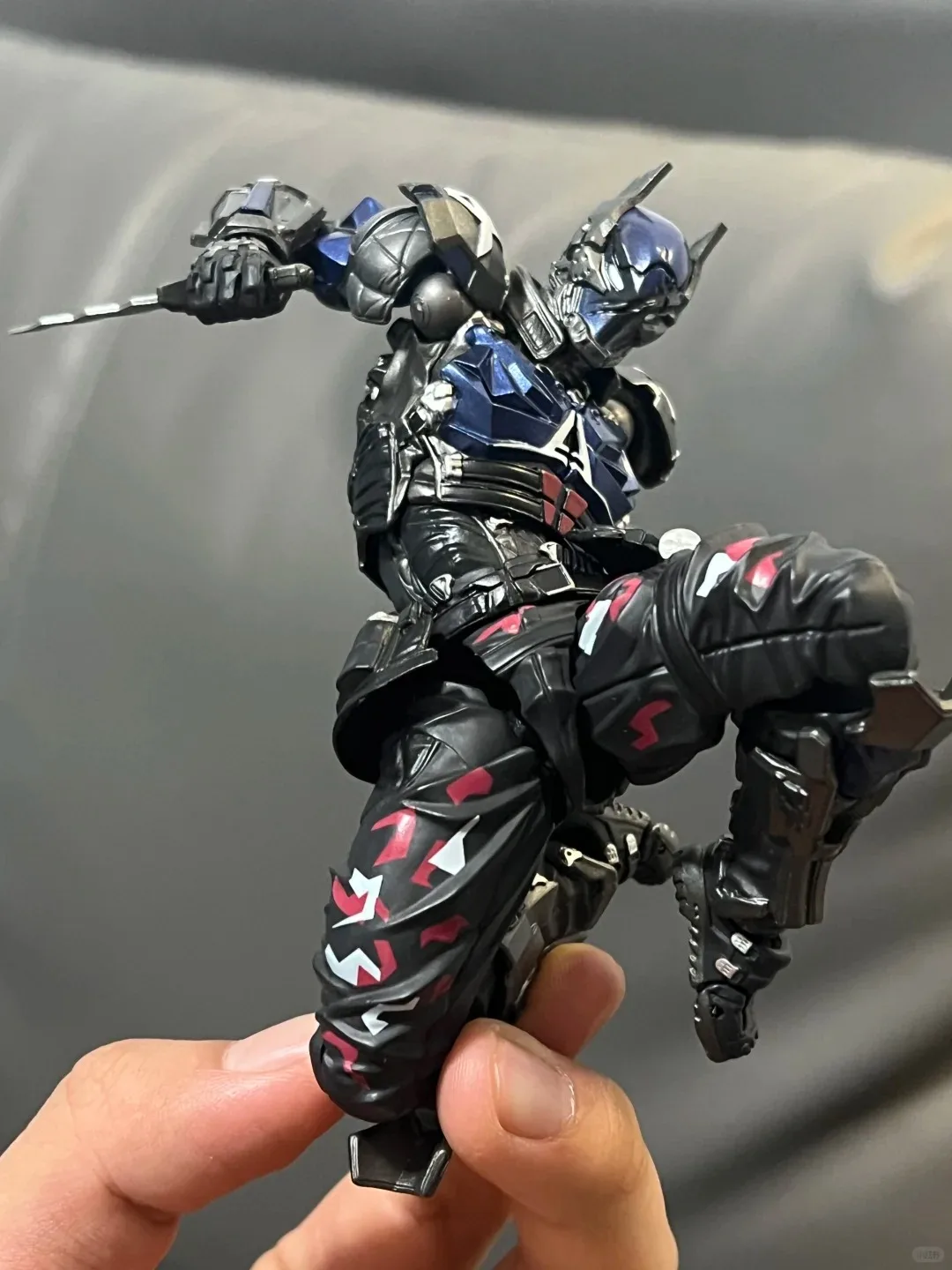 

17 см удивительный рыцарь Ямагучи Аркхема Бэтмен красный капюшон Figuarts игра фигурка модель коллекция игрушек Рождественский подарок-сюрприз