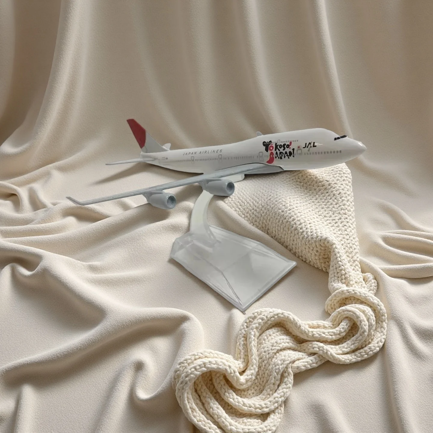 

747 Airplane Model Toys Japan Airlines B747 Alloy Plane 16cm 1/400 Scale Miniature Toy Aircraft For Children Souvenir Gift
