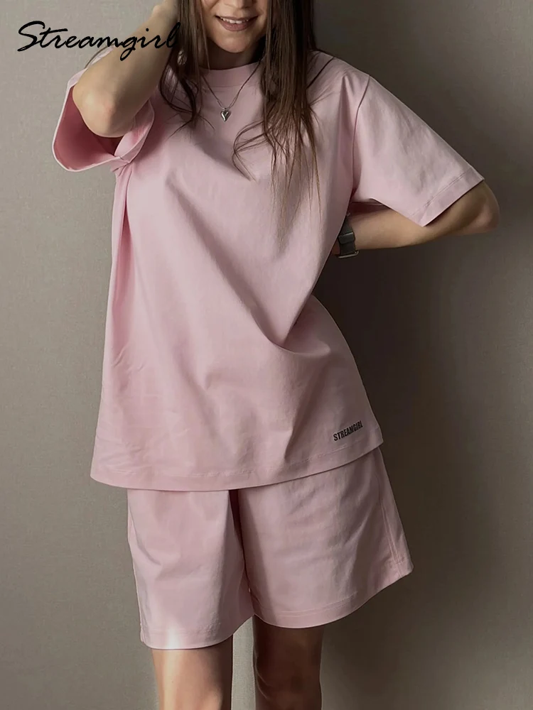 

летний костюм женский шорты и футболка, Розовый комплект из 2 предметов для женщин: летние шорты и футболка оверсайз, хлопковый комплект из двух предметов, женский костюм с шортами и футболкой. костюм спортивный с шорт