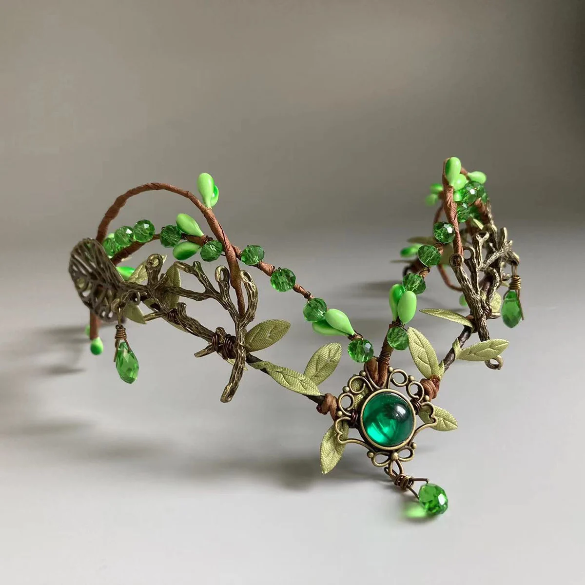 Verzauberte Mondschein Wald Triple Moon Göttin Wald Tiara mit Blättern Geweih Elfen Kopf bedeckung Hochzeit Stirn Fee Krone – Detail 7