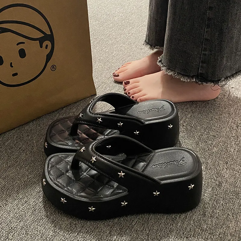 

Женские сандалии-шлепанцы на платформе 6 см с увеличением роста, с заклепками-звездами, на массивной подошве, для улицы и пляжа, летние шлепанцы Y2K