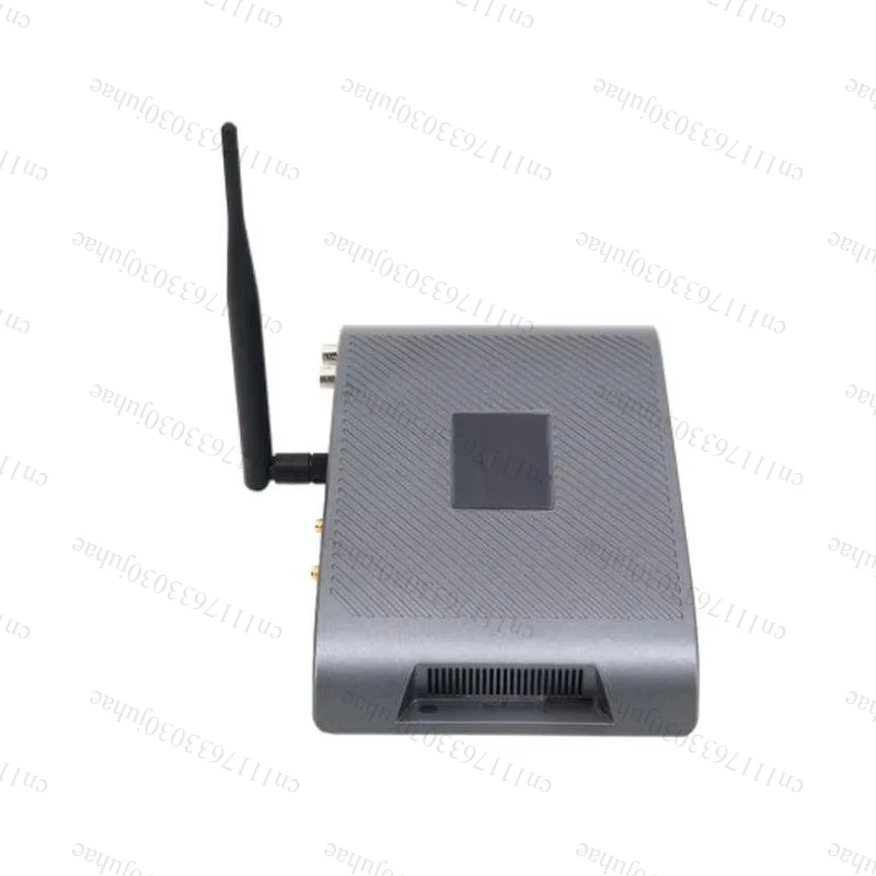 Display screen multimedia player integrates synchronous and asynchronous players
