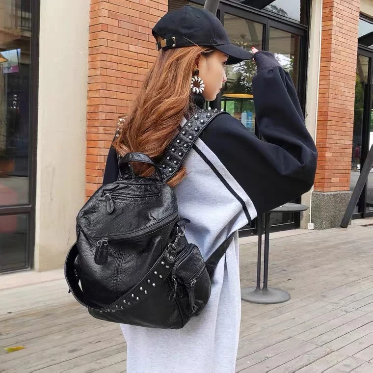 Hong Kong 2025 Nuova borsa a doppia spalla in pelle coreana Sle Rivet Bapa Borsa da viaggio di fascia alta da donna in nylon morbido Li...