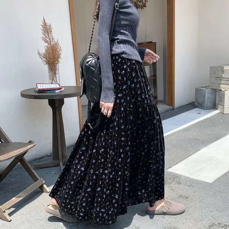 Retro Velvet Half Length Skirt Women'S Autumn/Winter Floral Design Elastic Waist Folded Medium Length Skirt