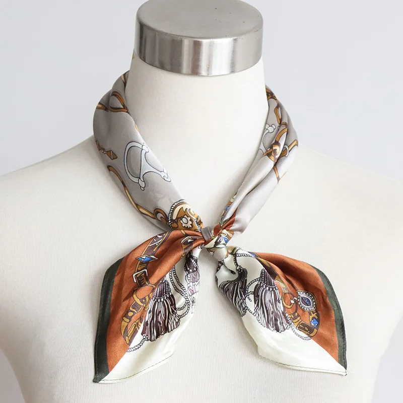 Luksusowe Jedwabne Apaszki Małe Bandany Szale Letnie Apaszki Damskie Foulard Femme Prezent dla Zakochanych Matki Dekoracja Odzieżowa