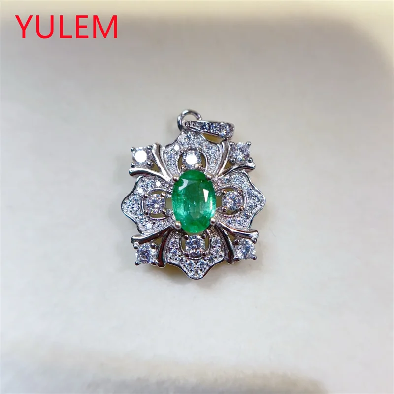 Exquisite Glimmering Natural Emerald Silver Pendant  S925 Silver Jewelry for Special Events or Daily Wear Designer Works