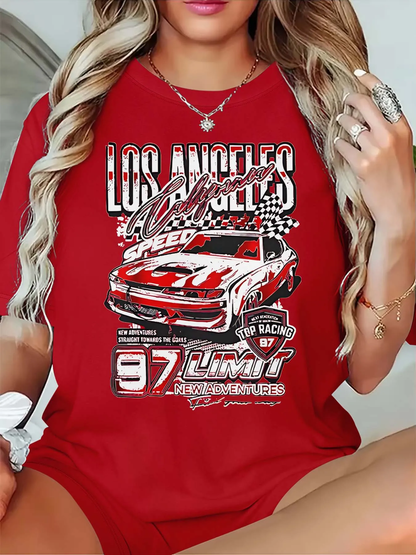 Koszulka damska plus size w stylu wyścigowym Los Angeles, modny top z grafiką samochodu, idealny na przyjęcie \"Uwielbiam szybkość i przygody\".