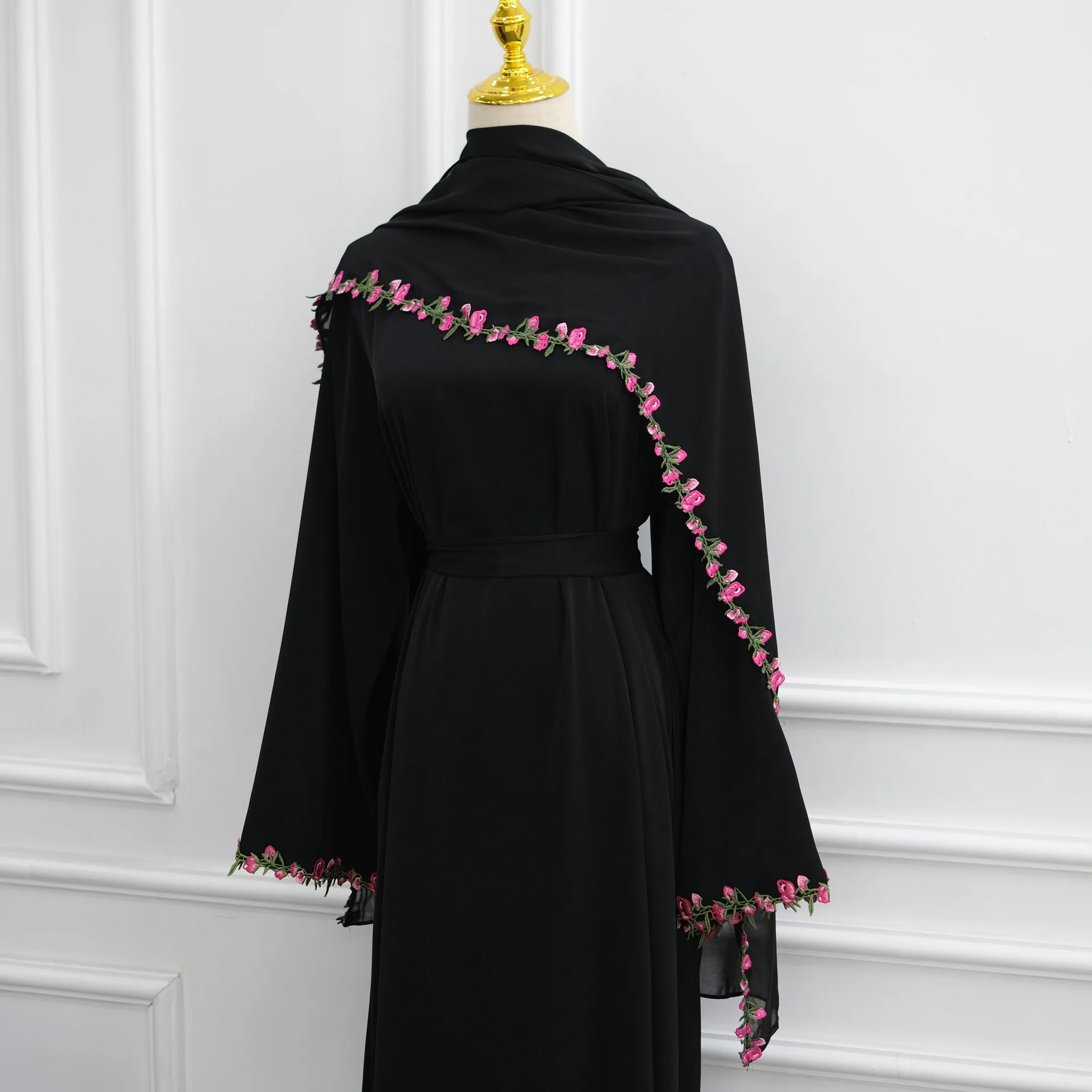 Zahraa Damenkleider Islamische Kleidung Freizeitkleid Spitzenblumen Neues Weiches Nida Geschlossenes Abaya Muslimisches Kleid mit Passendem Hijab – Detail 14