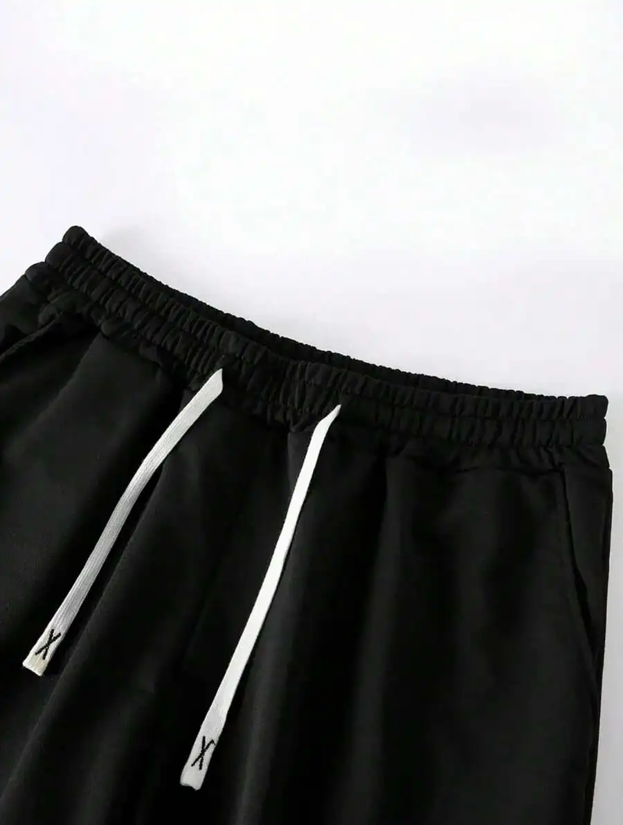 Conjunto de 2 piezas de camiseta y pantalones cortos con estampado creativo de ropa urbana para hombre, con estampado de oso colorido con bolsas de dinero y patrón cruzado, ropa informal suave.
