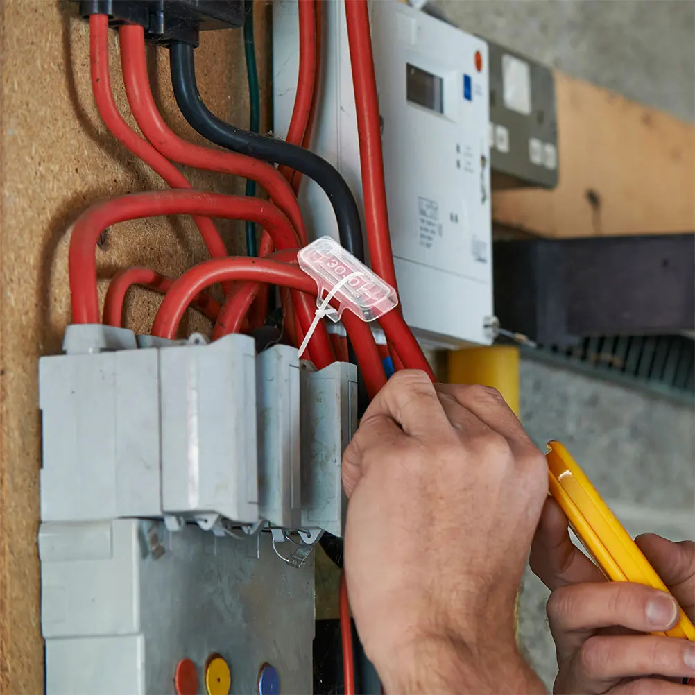 

200Pcs Waterproof Wire Label Case Clear Cable Tags Holder for Reliable Cord Identification and Management Waterproof Name Holder