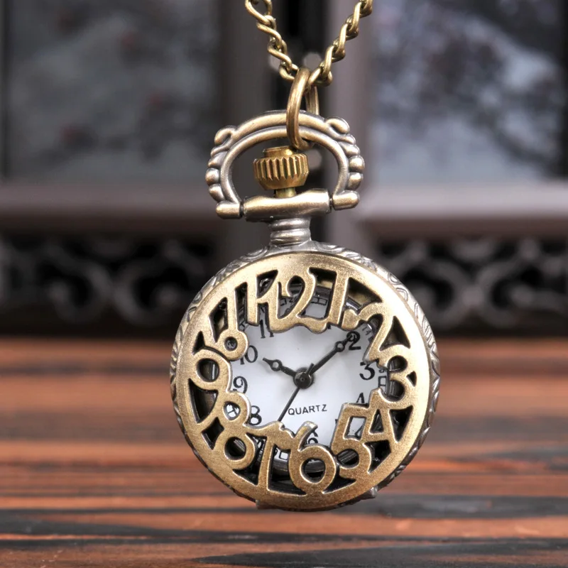 Orologio da tasca al quarzo con intaglio di grandi numeri Vintage per uomo orologio a catena con cassa cava incisa per Display analogico regalo di raccolta
