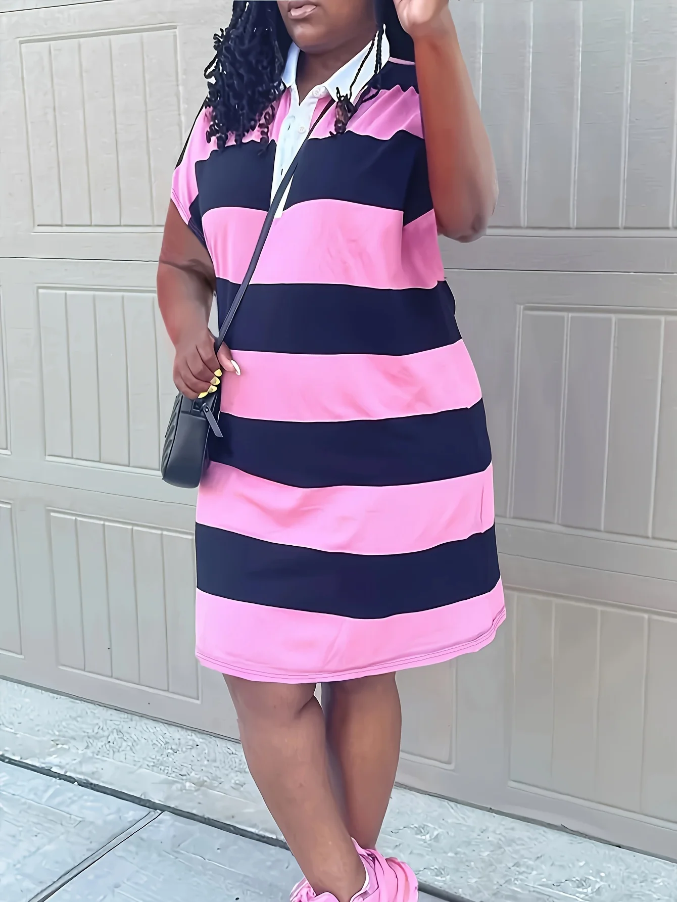 Fashion-Forward Plus-size jurk met gestreepte print en overhemdkraag met korte mouwen