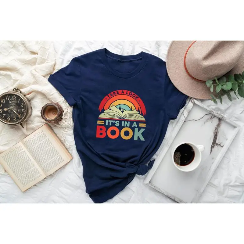 

Футболка Take A Look It S In Book Reading Rainbow Retro Librarian Gift Lover Teacher