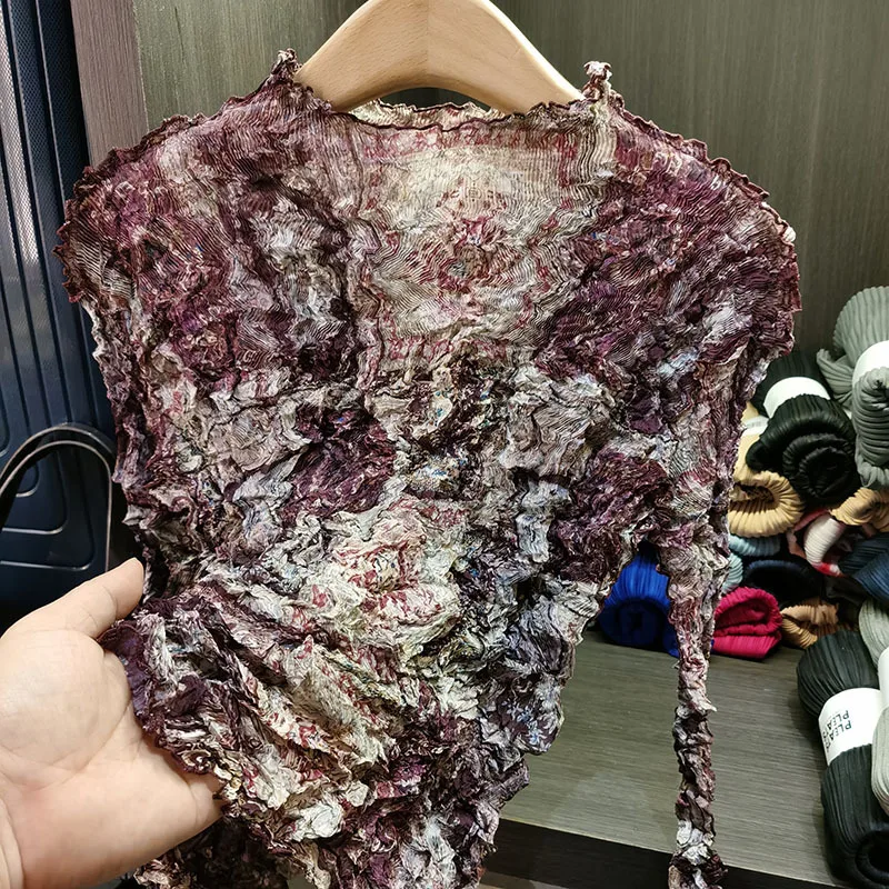 Miyake plis 2025 printemps et été nouveau plissé col montant haut peinture à l'huile coupe ajustée à manches longues T-shirt femmes