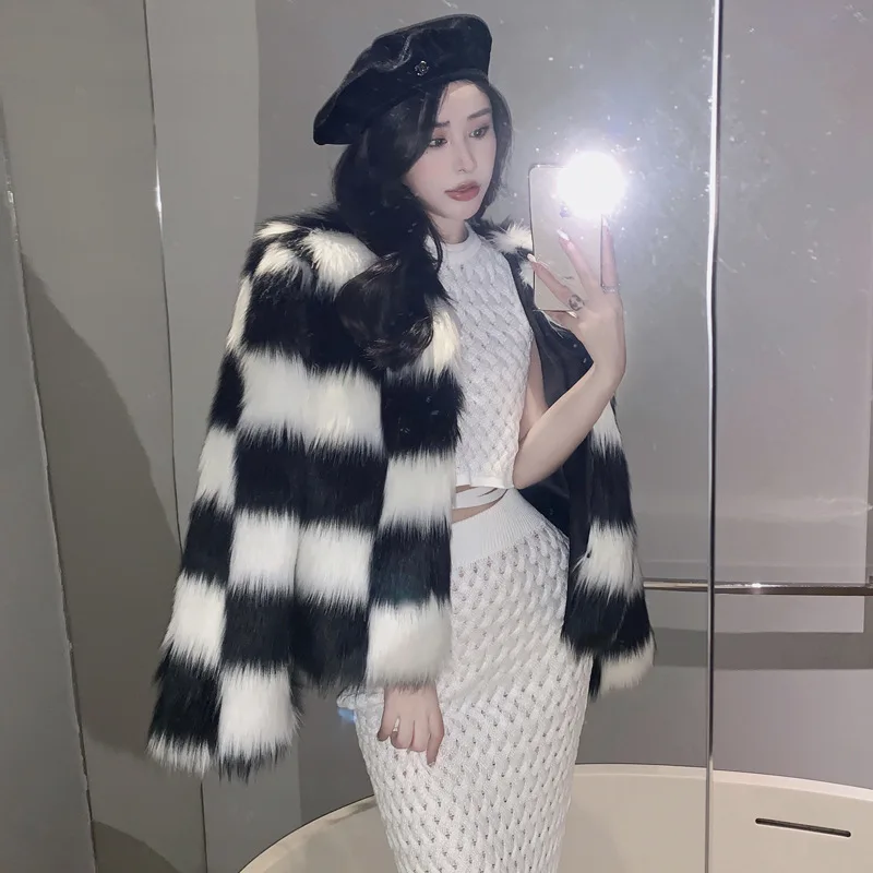 Women\'s Checkerboard Fur Coat Fox Fur Thick Black and White Plaid Short Winter Jacket Korean Faux Fur Coat Fake Fur Overcoat