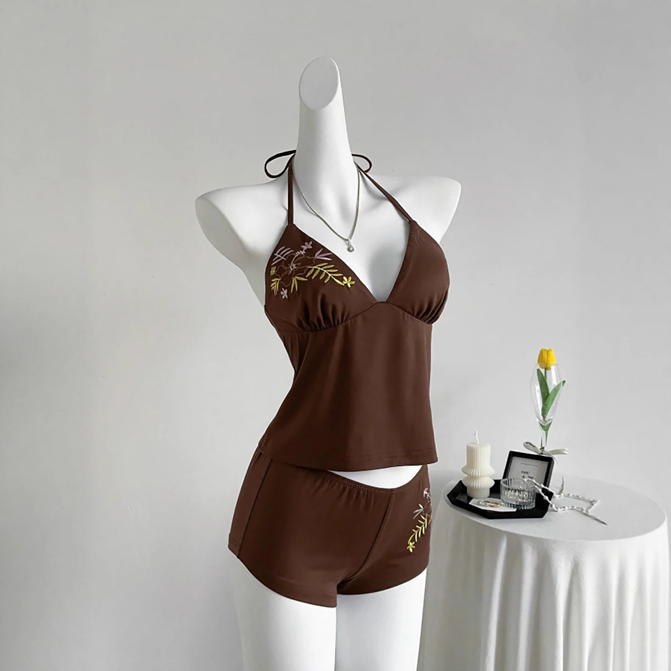 

Summer Hot Girl Fashion Hanging Neck and Bareback Set Women's Embroidered Tank Top and Shorts Set
