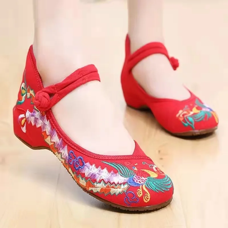 

Beijing Ladies' Embroidered Dance Shoes Red Wedding Flat Heel National Style Square Dancing Shoes Hanfu Single Shoes