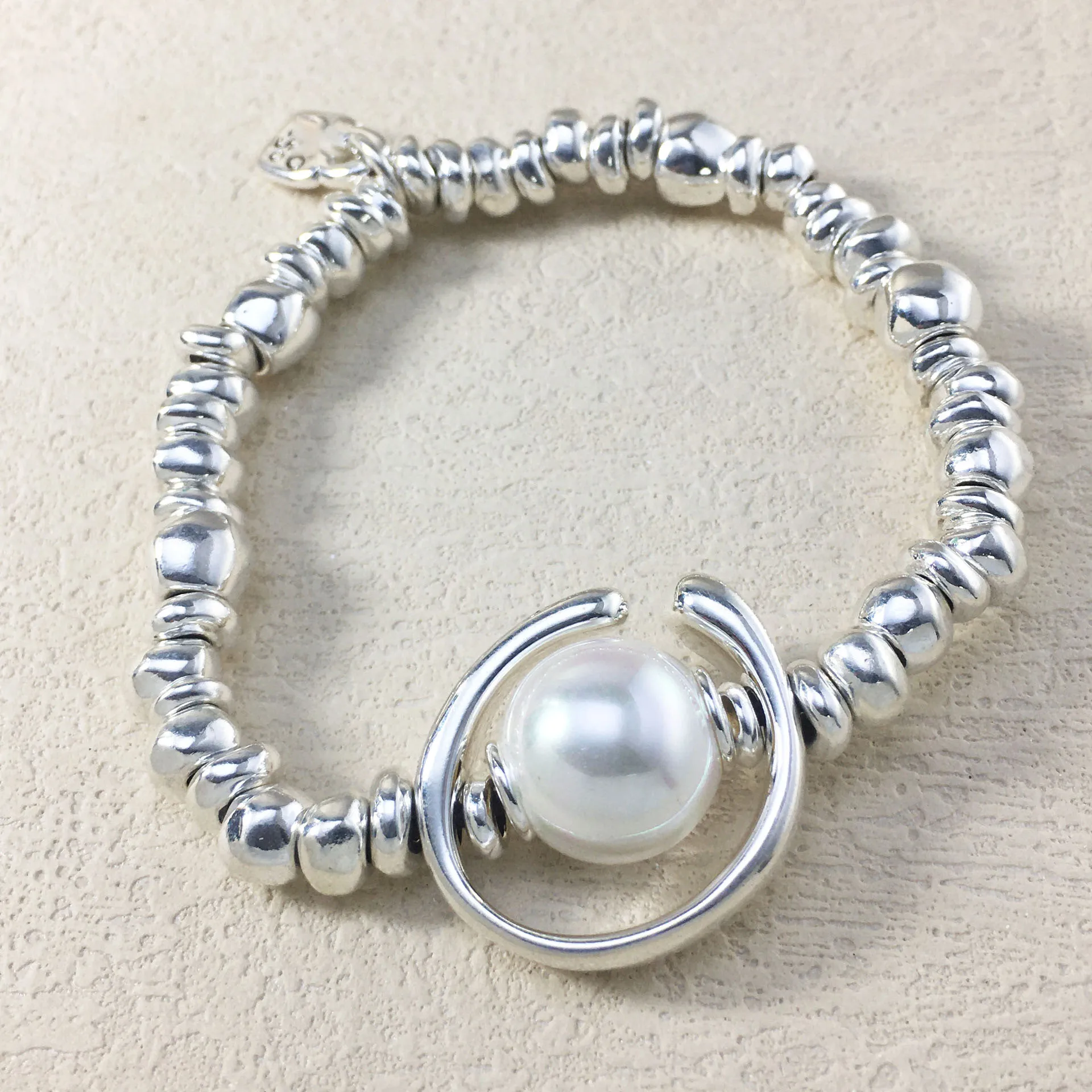 

Un-o style stainless steel pearl unisex bracelet