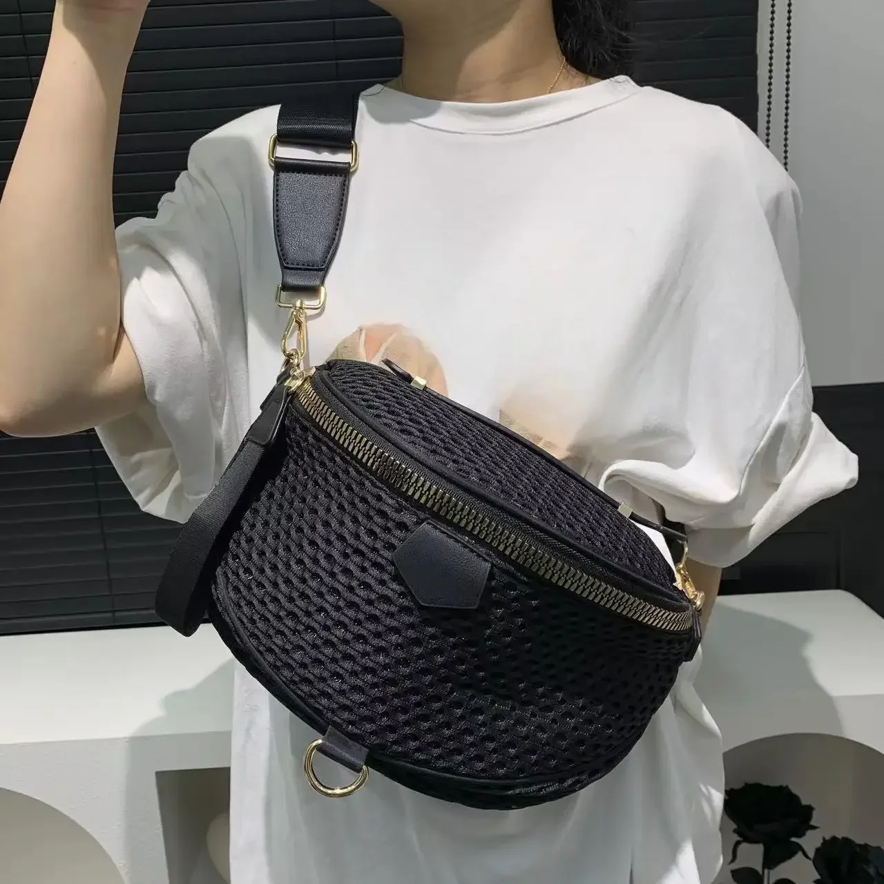 Women's Fashion Sports Lightweight Chest Bag Daily Use Wide Shoulder Strap Semi-circular Crossbody Bag